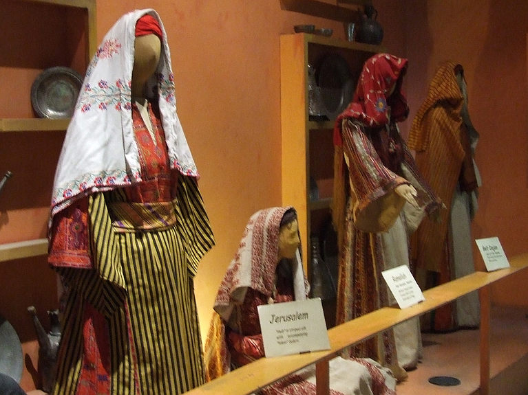 traditional palestinian clothing